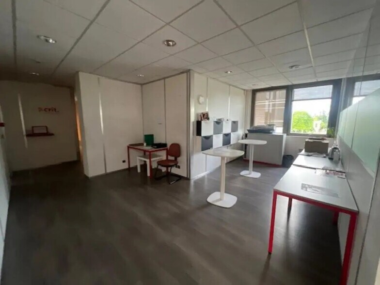 Bureau dans Val-de-Reuil à louer - Photo de l’immeuble – Image 3 sur 7