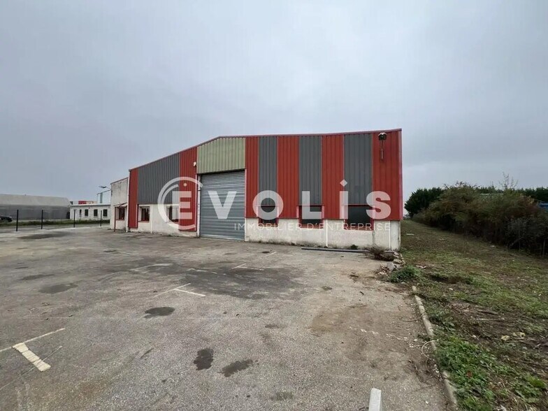 Bureau dans Montluel à louer - Photo de l’immeuble – Image 1 sur 15