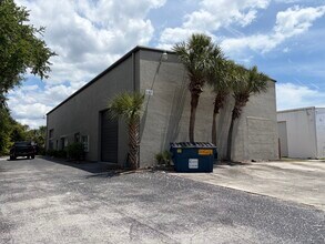 131 Scarlett Blvd, Oldsmar, FL à louer Photo de l’immeuble– Image 1 sur 11