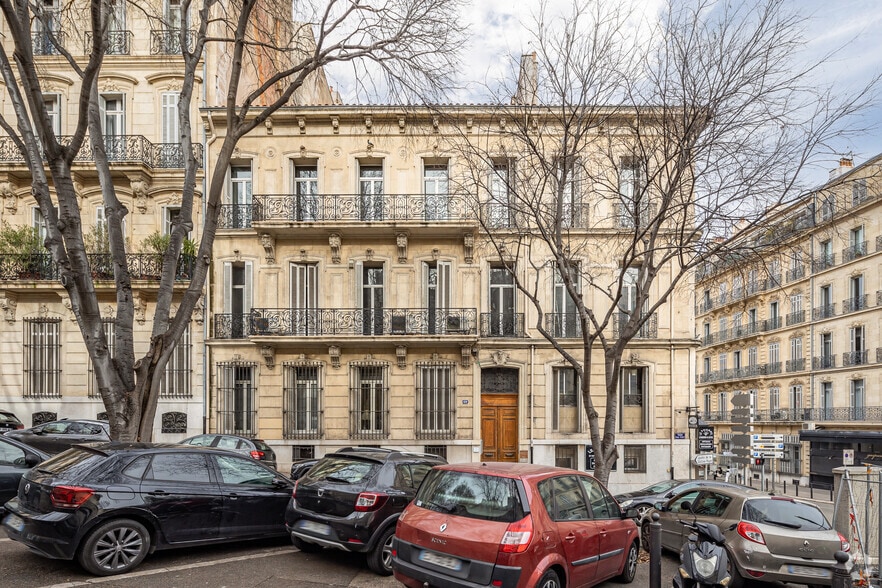 8 Boulevard Notre Dame, Marseille à louer - Photo de l’immeuble – Image 3 sur 3