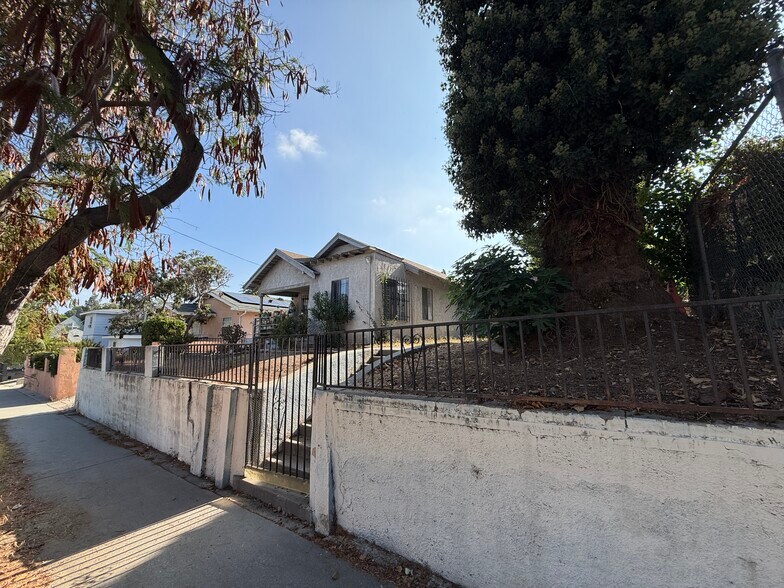 5612 Monterey Rd, Los Angeles, CA à vendre - Photo principale – Image 1 sur 8