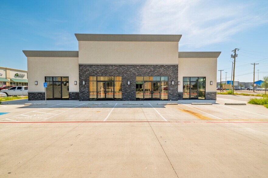 300 W Longview Ave, Midland, TX à louer - Photo de l’immeuble – Image 2 sur 4