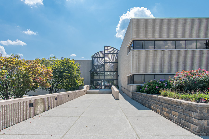 1325 Electric Rd, Roanoke, VA à louer - Photo de l’immeuble – Image 2 sur 5