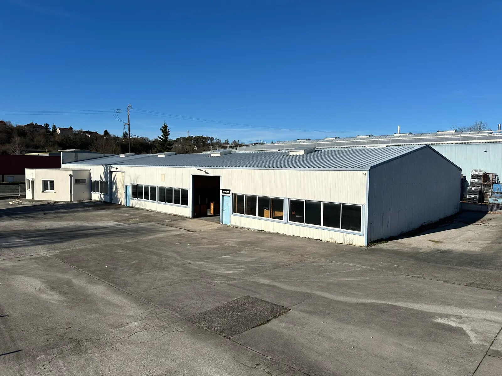 Local d’activités dans Besançon à louer Photo de l’immeuble– Image 1 sur 3