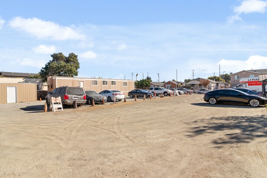 8928 S Figueroa St, Los Angeles, CA à vendre - Photo de l’immeuble – Image 3 sur 6