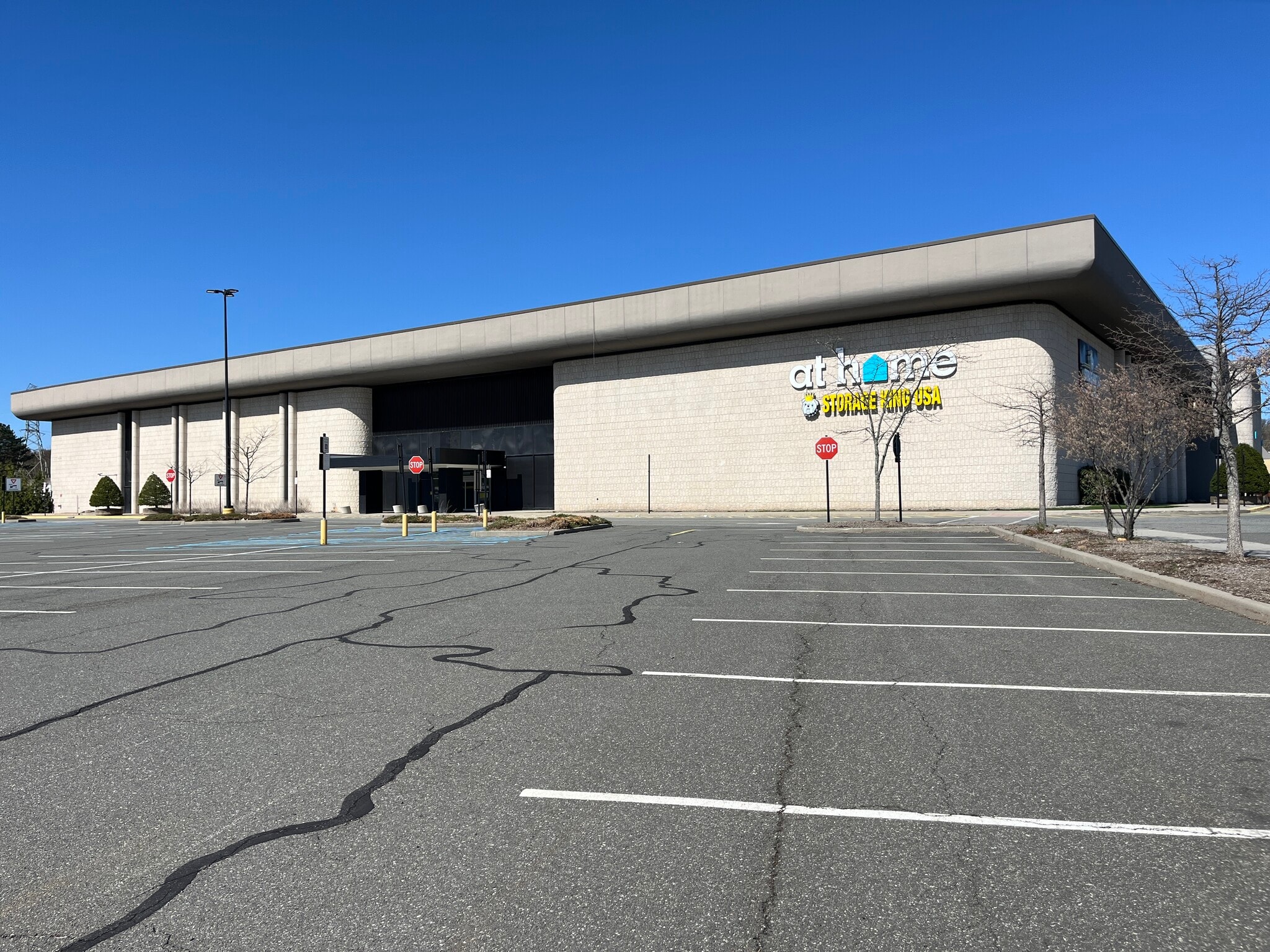 5101-9119 Fashion Dr, Nanuet, NY à louer Photo de l’immeuble– Image 1 sur 2