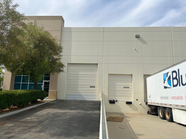 28301-28315 Constellation Rd, Valencia, CA à louer - Photo de l’immeuble – Image 2 sur 8