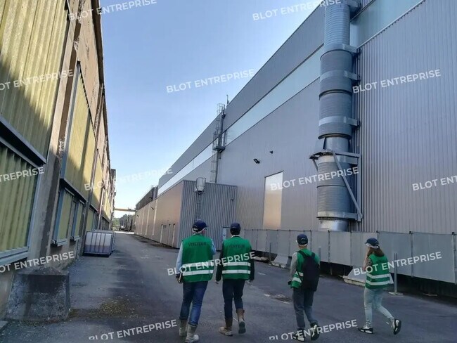 Plus de détails pour Local d'activités à louer