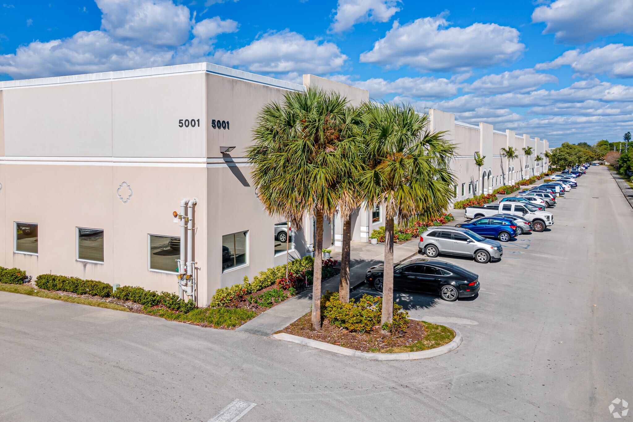 5001 NW 13th Ave, Pompano Beach, FL à louer Photo principale– Image 1 sur 34