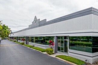 Plus de détails pour 7901 Kingspointe Pky, Orlando, FL - Local d'activités à louer