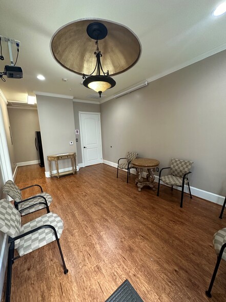 256 Ed English Dr, Shenandoah, TX à vendre - Photo intérieure – Image 3 sur 8