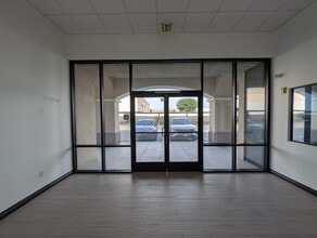 77750 Country Club Dr, Palm Desert, CA à louer Photo intérieure– Image 1 sur 5