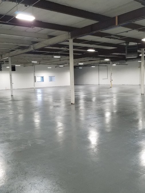 145 Milbar Blvd, Farmingdale, NY à louer Photo intérieure– Image 1 sur 5