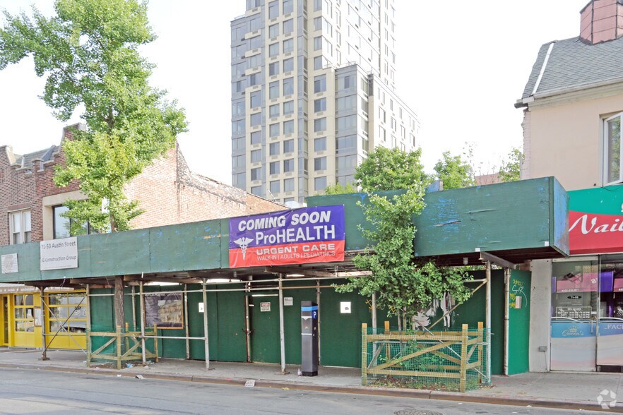 7153-7157 Austin St, Flushing, NY à vendre - Photo de l’immeuble – Image 1 sur 6