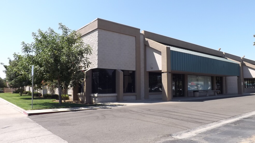 3001 W Bullard, Fresno, CA à louer - Photo de l’immeuble – Image 2 sur 7