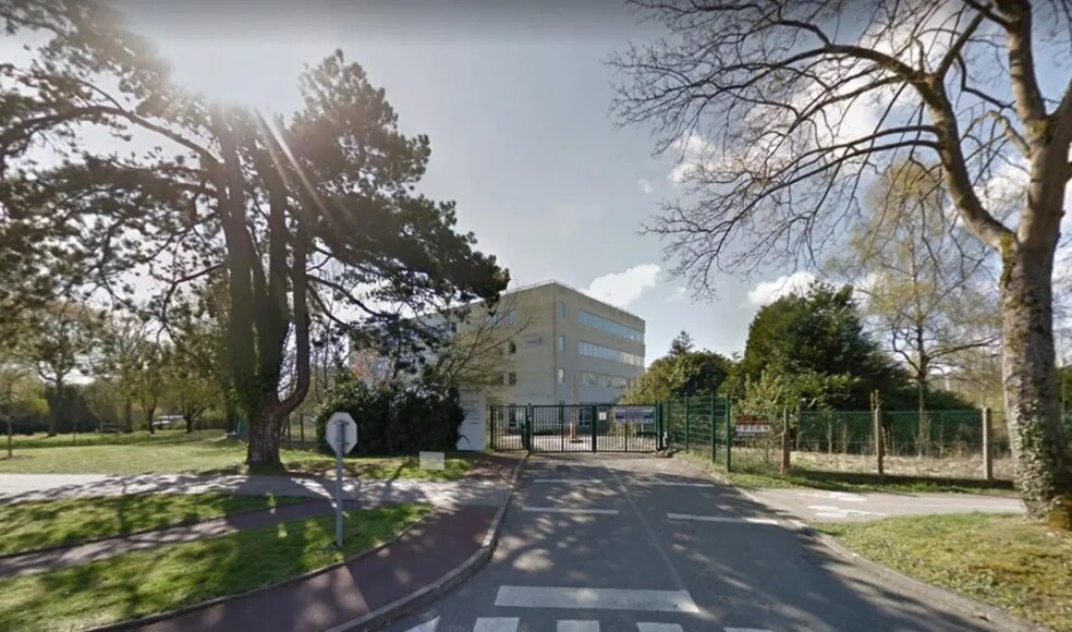 Industriel/Logistique dans Buc à vendre - Photo de l’immeuble – Image 2 sur 8