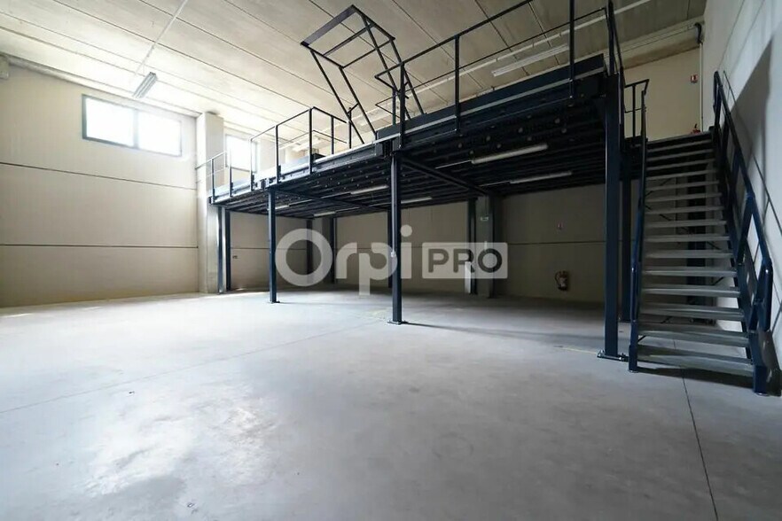 Local d’activités dans Brignais à louer - Photo de l’immeuble – Image 2 sur 12