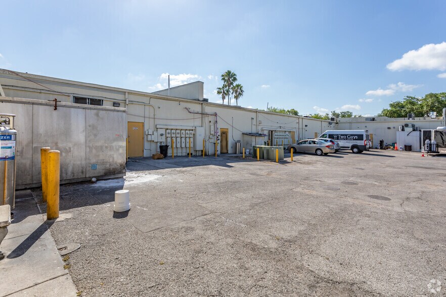 1236-1250 Airport Pulling Rd N, Naples, FL à louer - Photo de l’immeuble – Image 3 sur 4