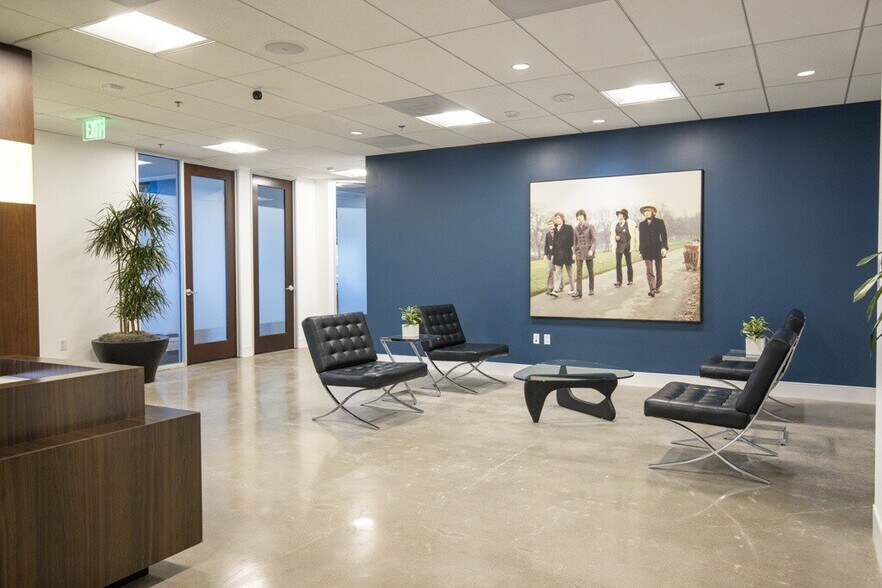 4225 Executive Sq, La Jolla, CA à louer - Photo de l’immeuble – Image 2 sur 7