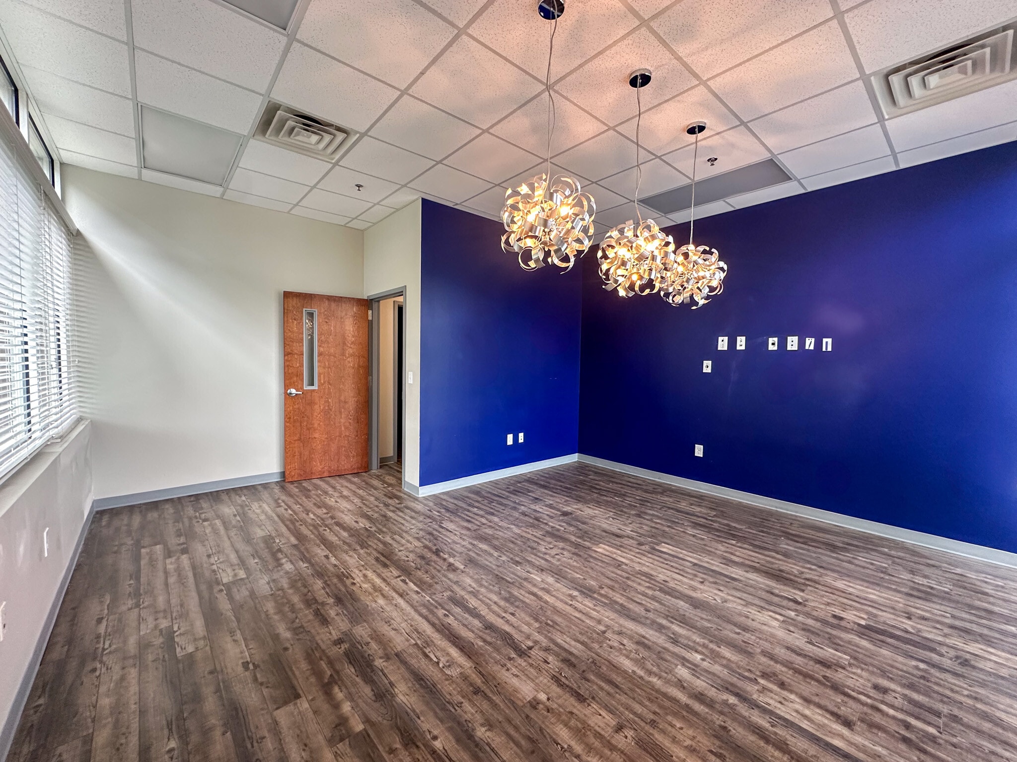 7027 Old Madison Pike NW, Huntsville, AL à louer Photo de l’immeuble– Image 1 sur 9