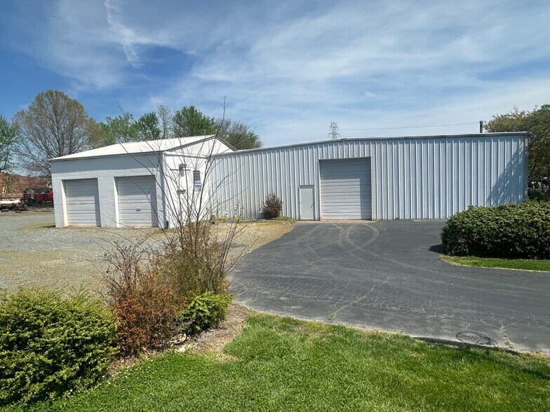 2421 Spaugh Industrial Dr, Winston-Salem, NC à louer - Photo de l’immeuble – Image 2 sur 13