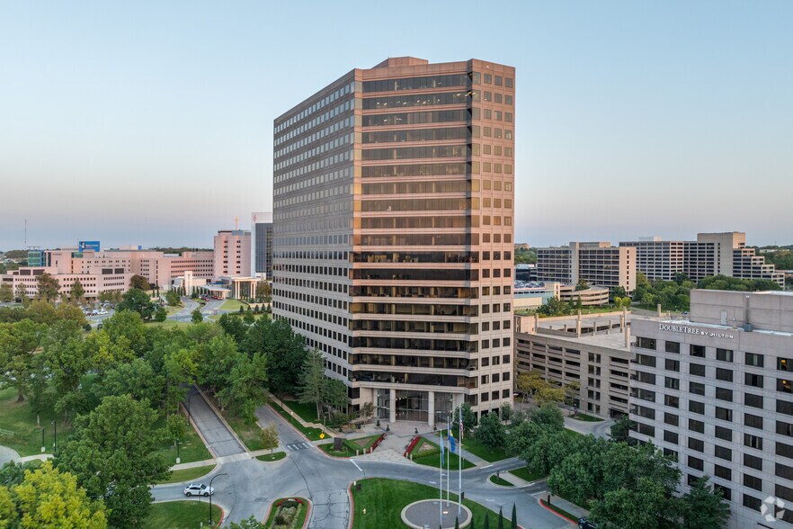 6100-6120 S Yale Ave, Tulsa, OK à louer - Photo de l’immeuble – Image 3 sur 25