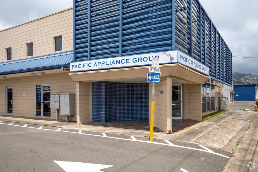 650 Kohou St, Honolulu, HI à louer - Photo de l’immeuble – Image 3 sur 5