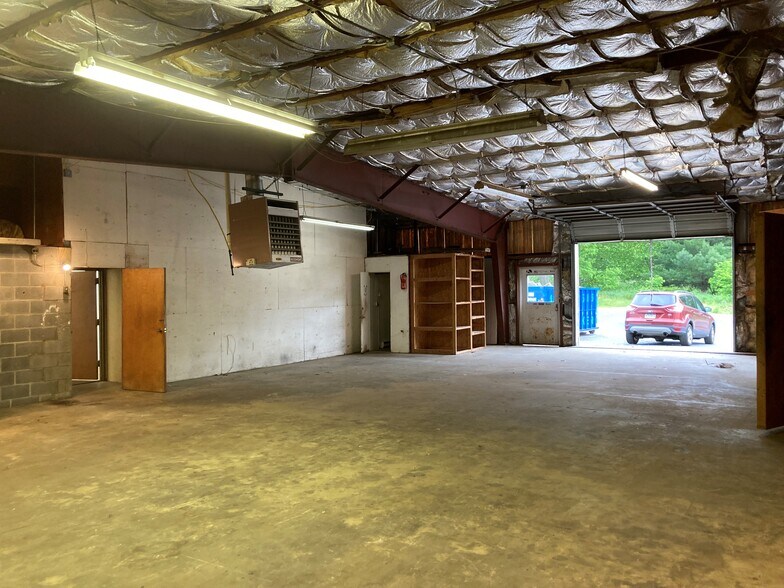675 Tower Ln, West Chester, PA à louer - Photo de l’immeuble – Image 3 sur 7