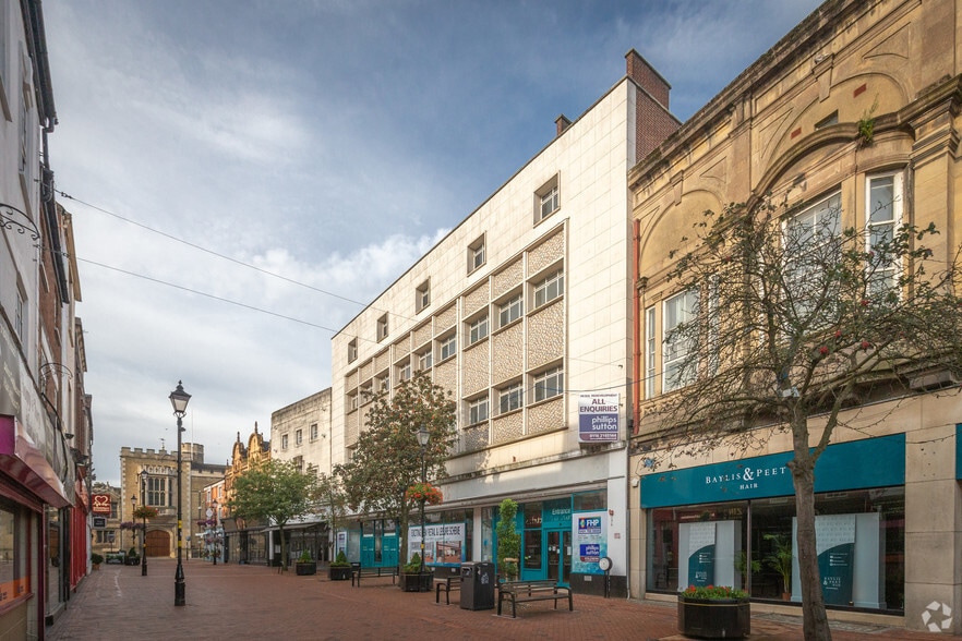 30 High St, Rugby à louer - Photo principale – Image 1 sur 3