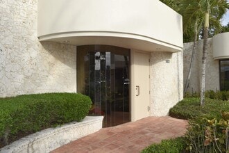 100-104 Riverside Dr, New Smyrna Beach, FL à louer Photo de l’immeuble– Image 1 sur 7