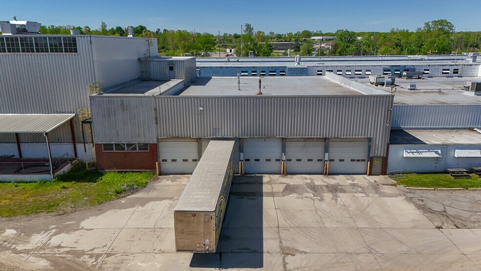 951 Aiken St, Owosso, MI à louer - Photo de l’immeuble – Image 3 sur 6