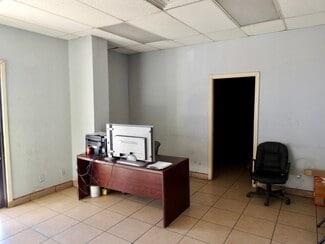 Plus de détails pour 702 Enterprise St, Laredo, TX - Industriel/Logistique à louer