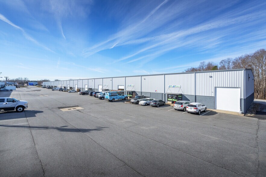 1255 South Park Dr, Kernersville, NC à louer - Photo de l’immeuble – Image 3 sur 4
