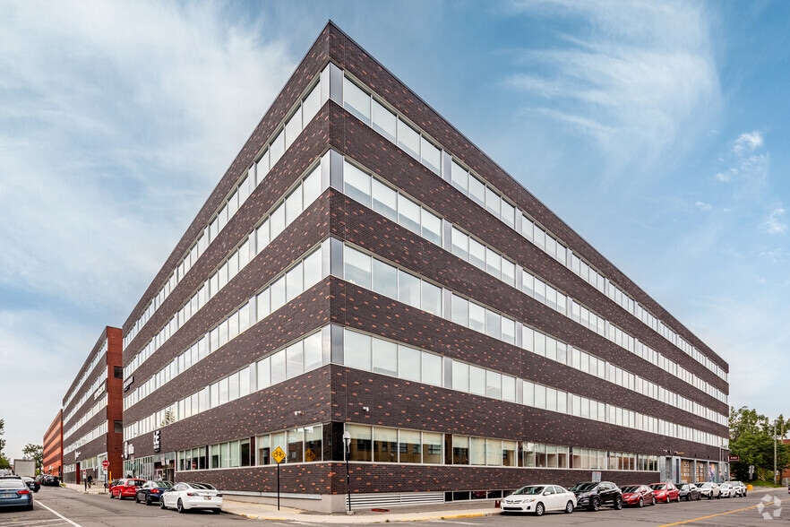 6666 Rue Saint-Urbain, Montréal, QC à louer - Photo principale – Image 1 sur 10