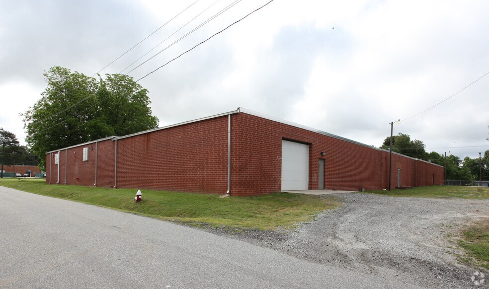 1410-1414 Trinity Ave, High Point, NC à louer - Photo de l’immeuble – Image 3 sur 5