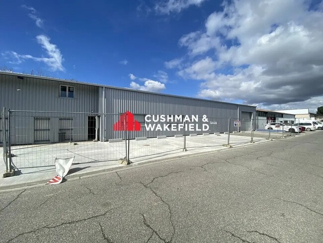 Plus de détails pour Bureau, Local d'activités à louer