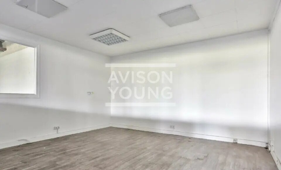 Local d’activités dans Chilly-Mazarin à louer - Photo de l’immeuble – Image 2 sur 3