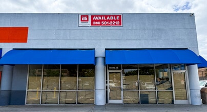 16500-16530 Sherman Way, Van Nuys, CA à louer Photo de l’immeuble– Image 2 sur 5