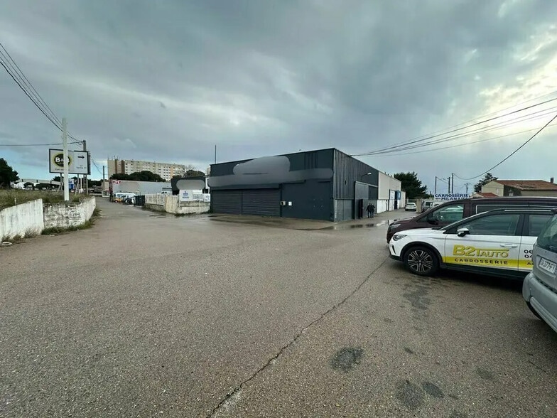 Local commercial dans Port-de-Bouc à louer - Photo de l’immeuble – Image 2 sur 12