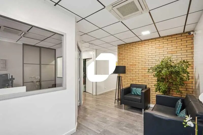 Local d’activités dans Villebon-sur-Yvette à louer - Photo de l’immeuble – Image 3 sur 14