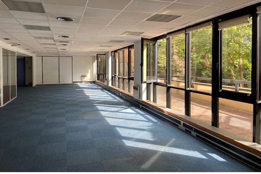 Bureau dans Issy-Les-Moulineaux à louer - Photo de l’immeuble – Image 3 sur 7