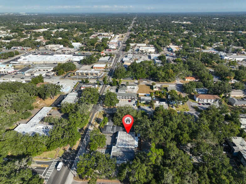 307 S Parsons Ave, Brandon, FL à louer - Photo de l’immeuble – Image 3 sur 42