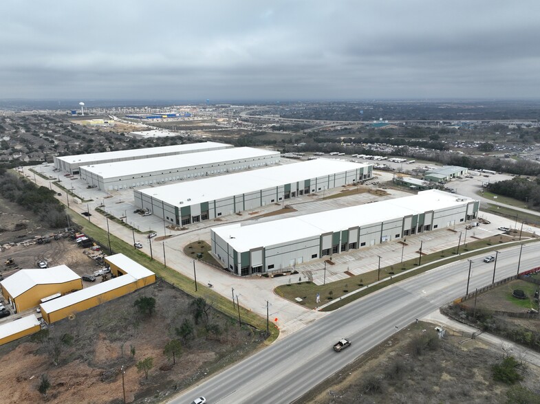13644 Toepperwein Rd, Live Oak, TX à louer - Photo de l’immeuble – Image 3 sur 29