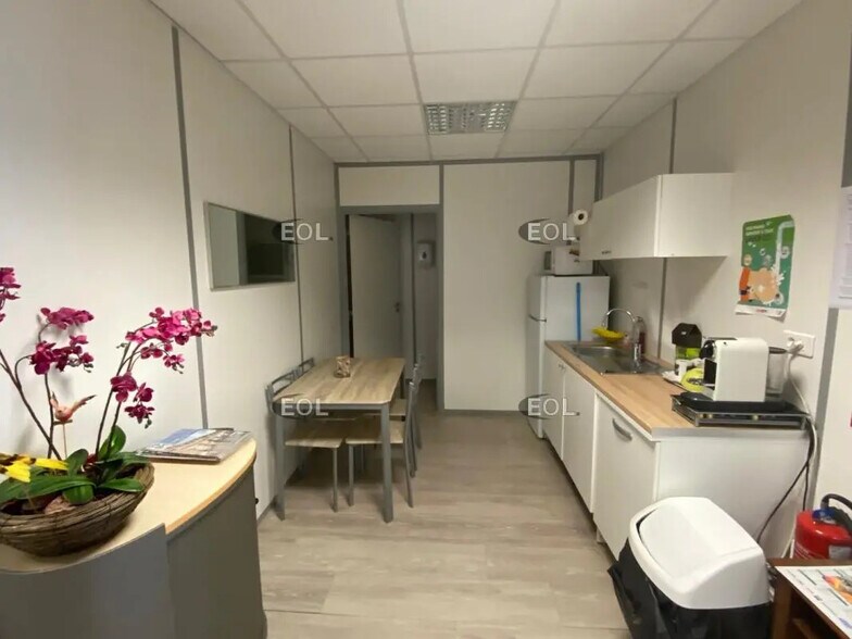 Local d’activités dans Gardanne à louer - Photo intérieure – Image 2 sur 5