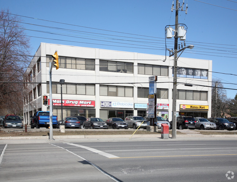 222 Dixon Rd, Toronto, ON à louer - Photo principale – Image 1 sur 3