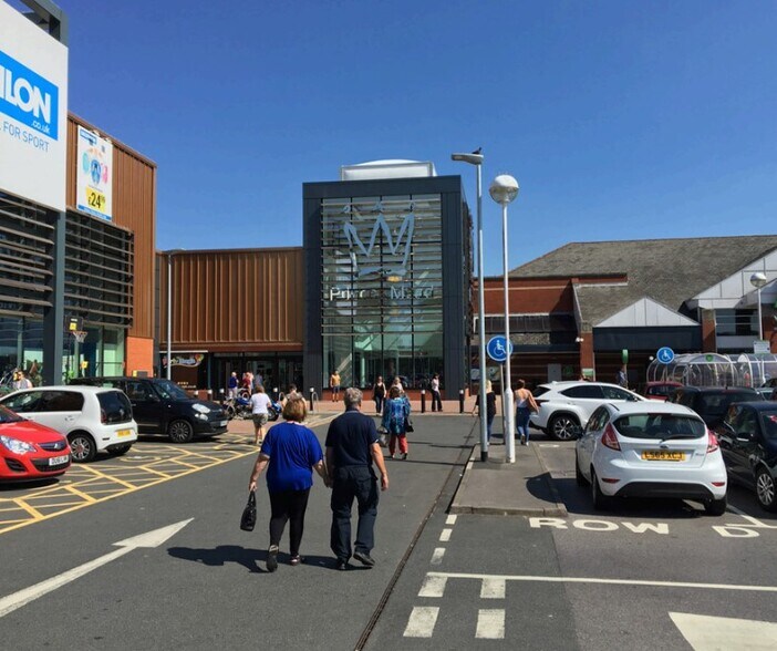 The Mead, Farnborough à louer - Photo principale – Image 1 sur 9