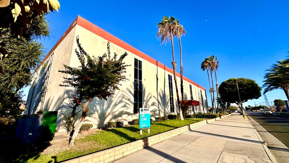 16660 Paramount Blvd, Paramount, CA à louer - Photo de l’immeuble – Image 3 sur 20