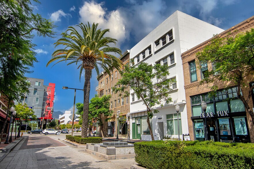 138 N Artsakh Ave, Glendale, CA à louer - Photo de l’immeuble – Image 1 sur 21