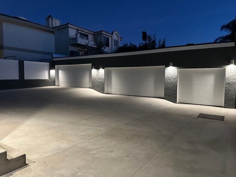 2118 Carnegie Ln, Redondo Beach, CA à vendre - Photo de l’immeuble – Image 3 sur 13