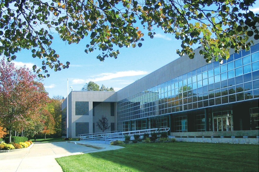 5 Paragon Dr, Montvale, NJ à louer - Photo de l’immeuble – Image 2 sur 14